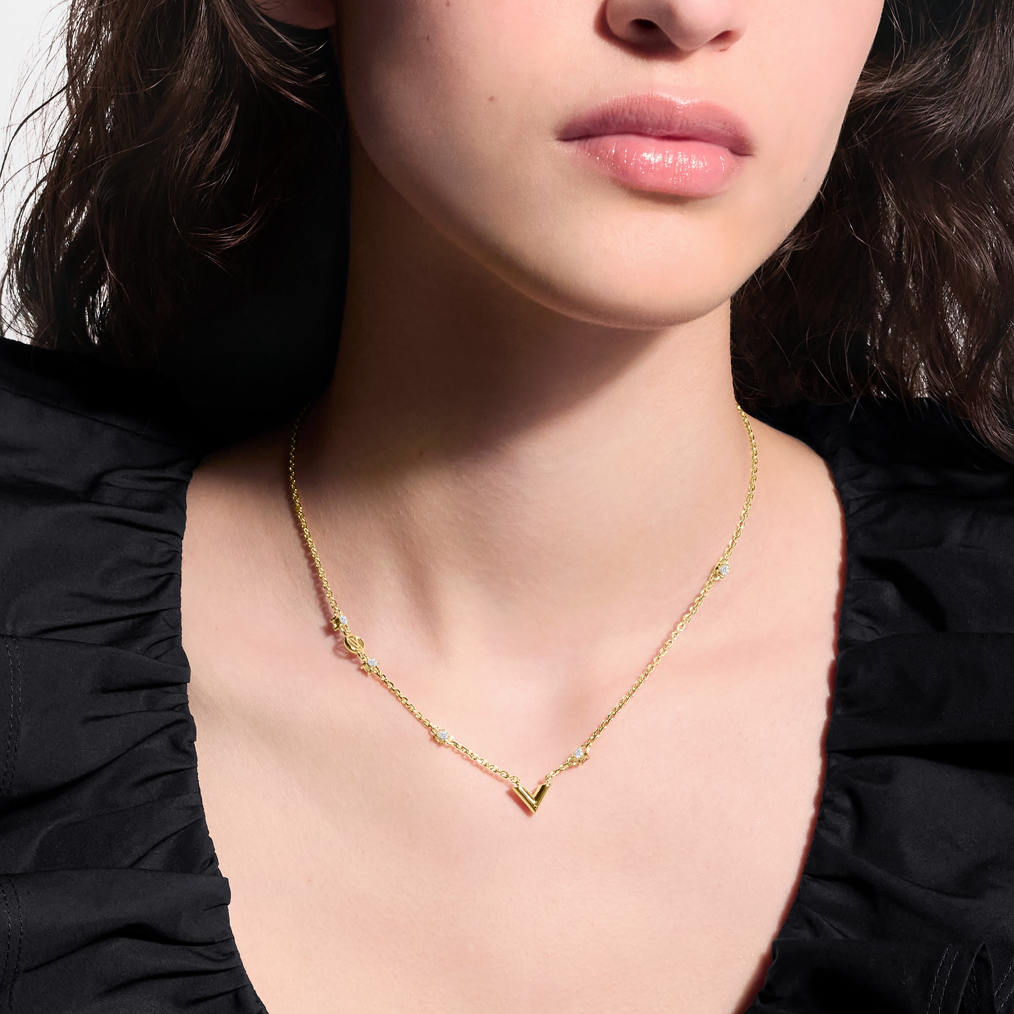 Essential V Strass PM Necklace S00 - Women - Fashion Jewelry